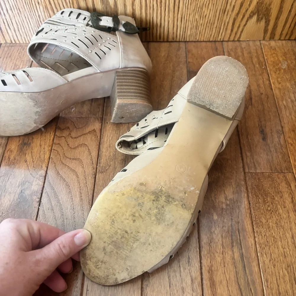 Women’s heels size 8 - Picture 6 of 8